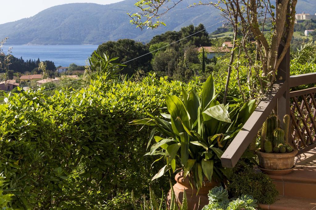Villa Monserrato - Goelba Порт-Аццурро Экстерьер фото