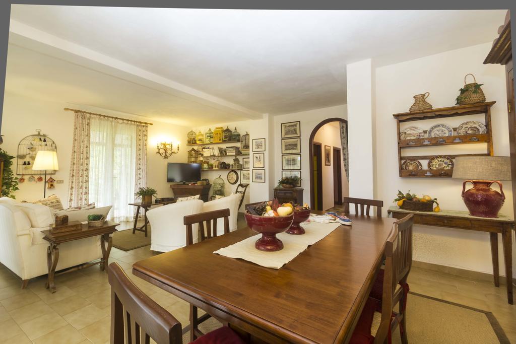 Villa Monserrato - Goelba Порт-Аццурро Номер фото
